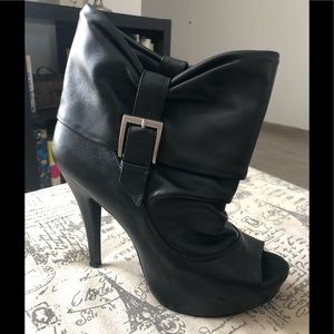 Jessica Simpson black open toe